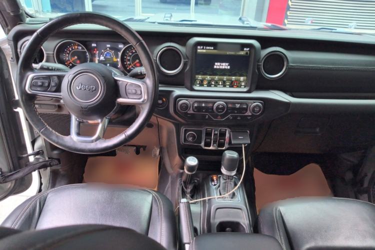 Used Jeep Gladiator 2022 3.6L Pioneer Edition Center Console