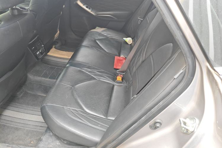 Used Toyota Avalon 2019 Dual-Engine 2.5L XLE Prestige Version China VI Standard Left Rear Seat