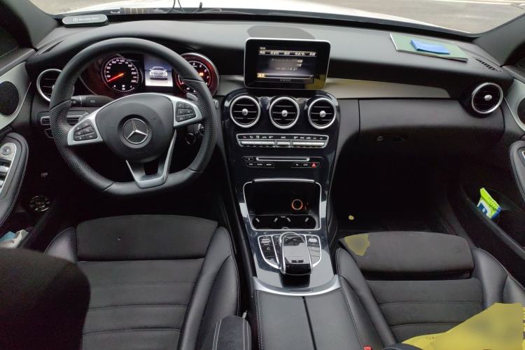 Used Mercedes-Benz C-Class 2018 C 200 Sport Edition Center Console