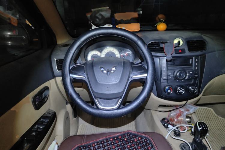 Used Wuling Hongguang 2013 1.5L S Comfort Model Steering Wheel