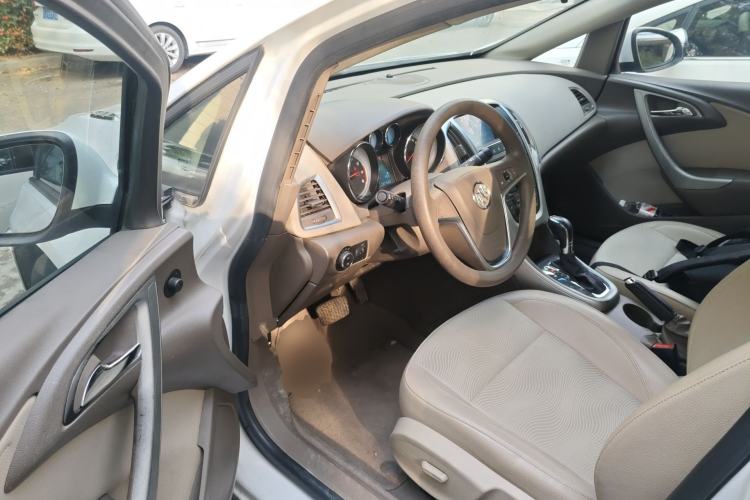 Used Buick GT 2013 GT 1.6L Automatic Fashion Edition Driver Seat