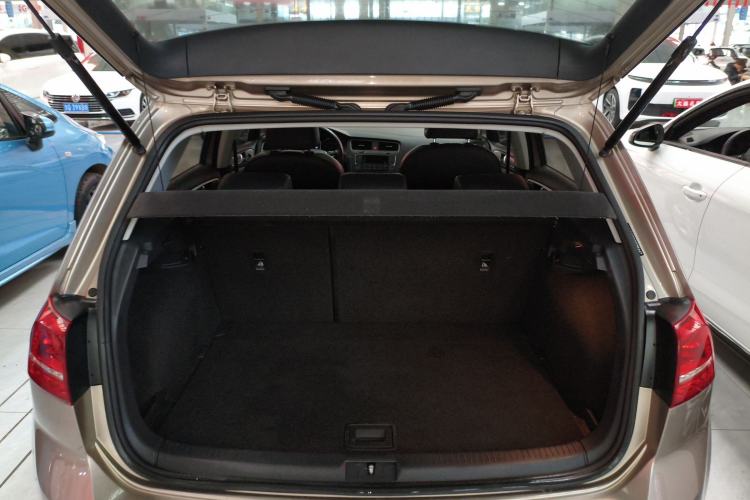 Used Volkswagen Golf 2014 1.6L Automatic Comfort Model Trunk