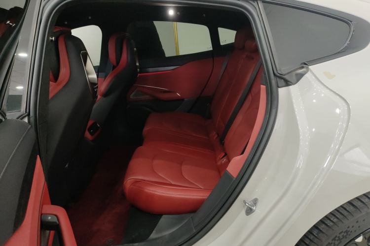 Used Xiaomi Auto SU7 2024 Four-Wheel Drive Ultra-Long Range Advanced Intelligent Driving Max Edition
