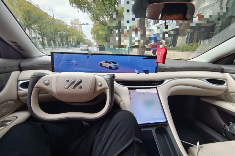 Used IM L6 2024 Max Long-Range Version Center Console