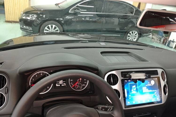 Used Volkswagen Tiguan 2017 300TSI Automatic Two-Wheel Drive Silk Road Luxury Edition Center Console