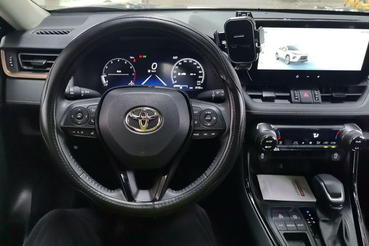 Used Toyota Wildlander 2024 2.0L CVT Two-Wheel Drive Luxury PLUS Edition Center Console