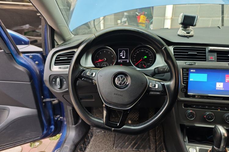 Used Volkswagen Golf 2014 1.4TSI Automatic Luxury Model Steering Wheel