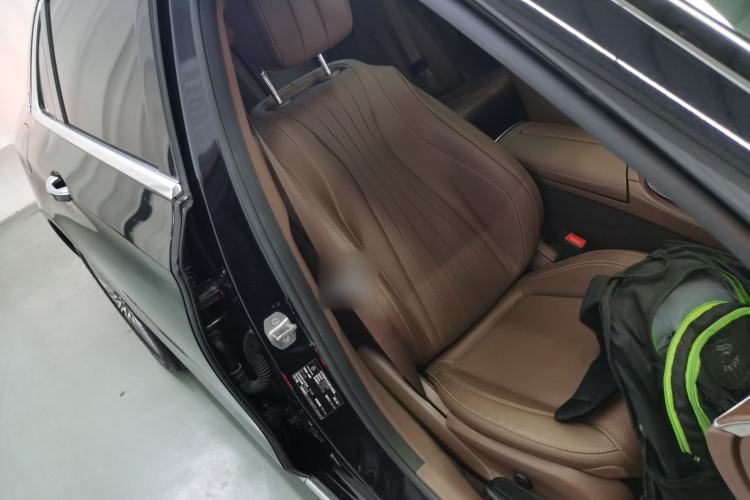 Used Mercedes-Benz E-Class 2023 Updated E 300 L Fashion Edition Right Front Seat