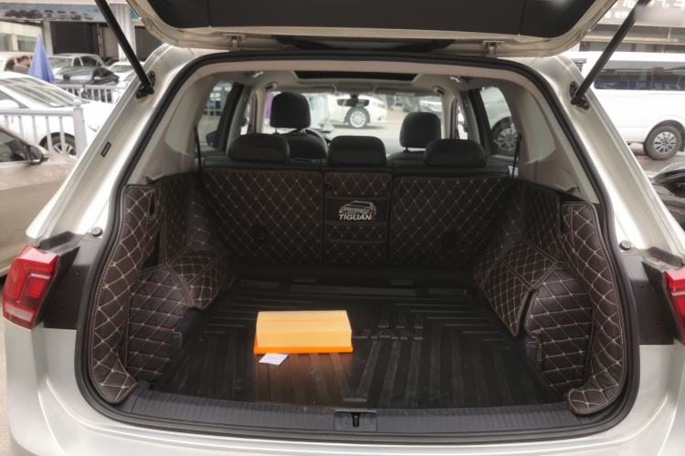 Used Volkswagen Tiguan L 2017 330TSI Automatic Two-Wheel Drive Luxury Edition Trunk