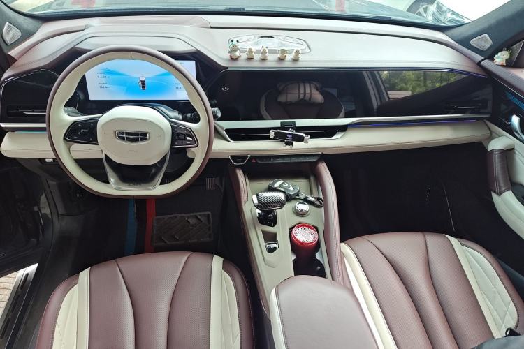 Used Geely Auto Monjaro L 2024 2.0TD High-Power Automatic Two-Wheel Drive Yunqi Version Center Console