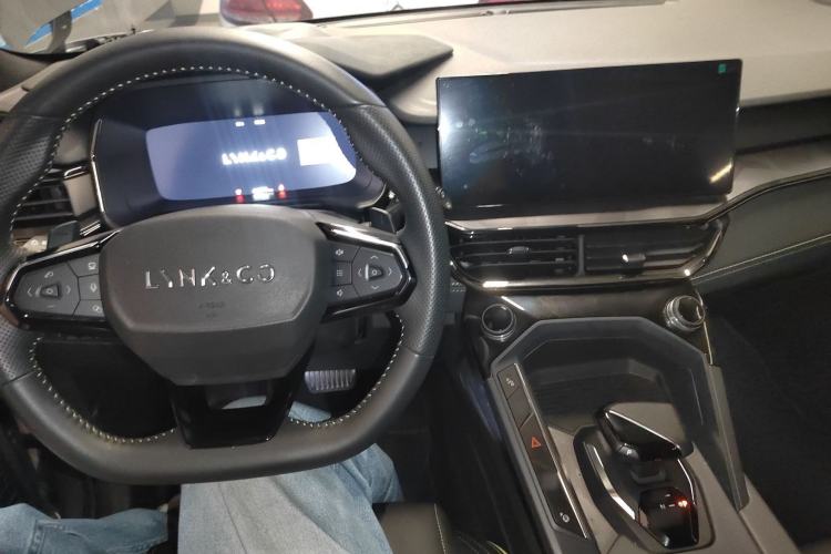 Used Lynk & Co 06 2023 Remix 1.5T Dynamic Halo Center Console