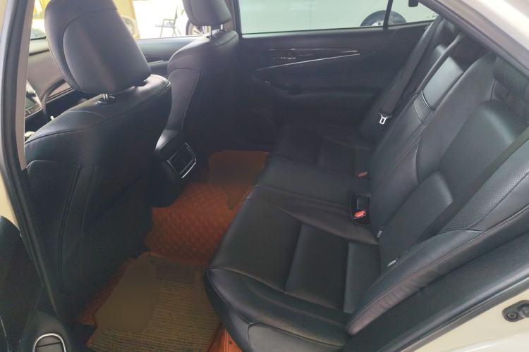 Used Toyota Crown 2015 2.0T Fashion Edition
