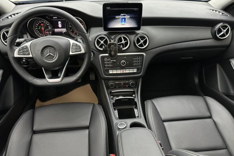 Used Mercedes-Benz GLA 2019 GLA 200 Dynamic Edition Interior 4