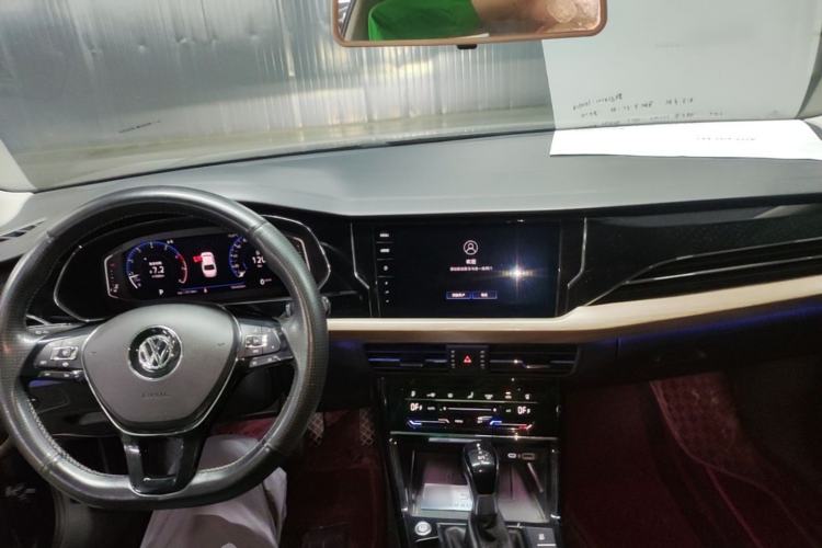 Used Volkswagen Passat 2020 330TSI Luxury Edition China VI Center Console