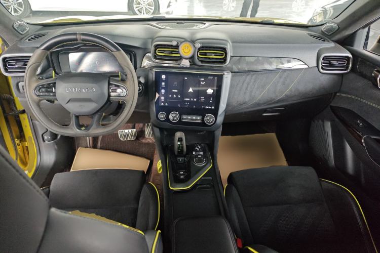 Used Lynk & Co 03 2020 03+ 2.0TD Automatic Wind-Chasing Edition Center Console