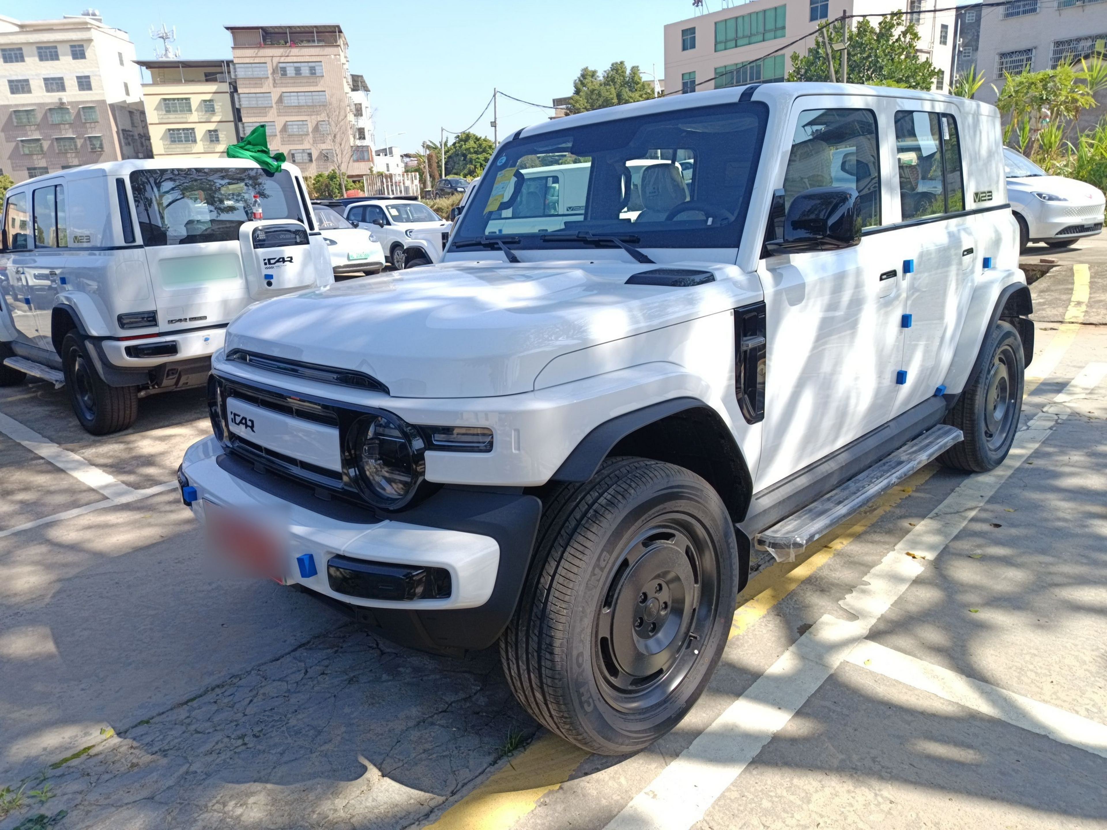 Под передней частью автомобиля