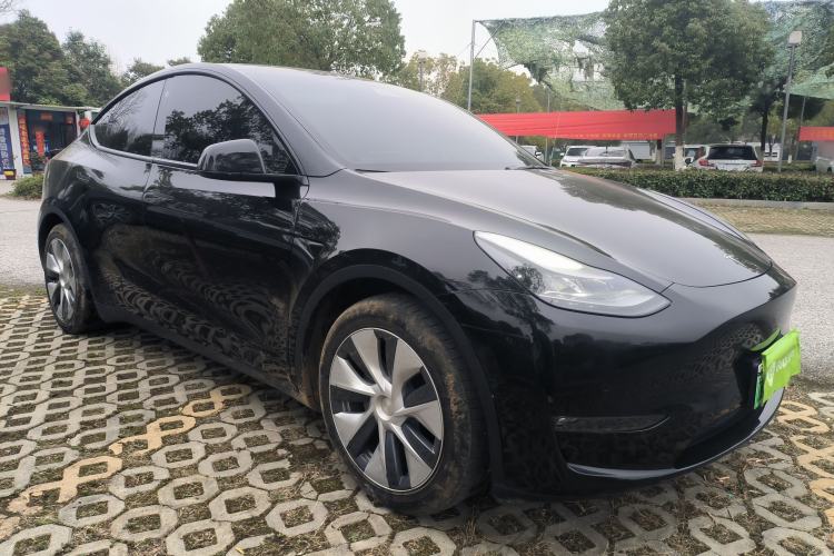 Used Tesla Model Y 2021 Standard Range Rear-Wheel Drive Version Front Right 45 Deg