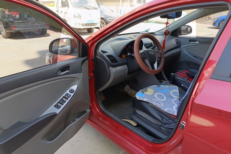 Used Hyundai Verna (older generation) 2014 1.4L Automatic Leading-Edge GLX Driver Seat