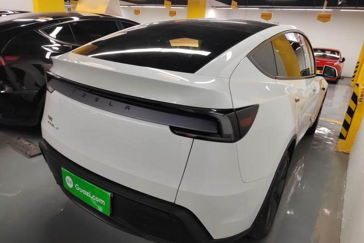 Used Tesla Model Y 2025 Long-Range All-Wheel-Drive Version