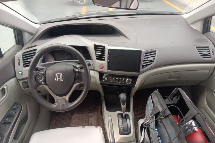 Used Honda Civic 2013 10th Anniversary 1.8L Automatic Comfort Version Center Console