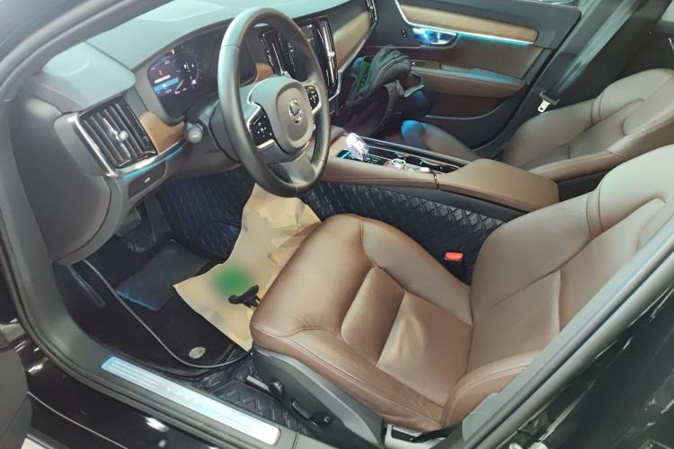 Used Volvo S90 2025 B5 Zhiyi Luxury Edition
