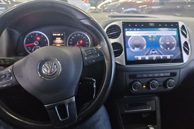 Used Volkswagen Tiguan 2016 2.0 TSI Four-Wheel Drive Standard Version Center Console