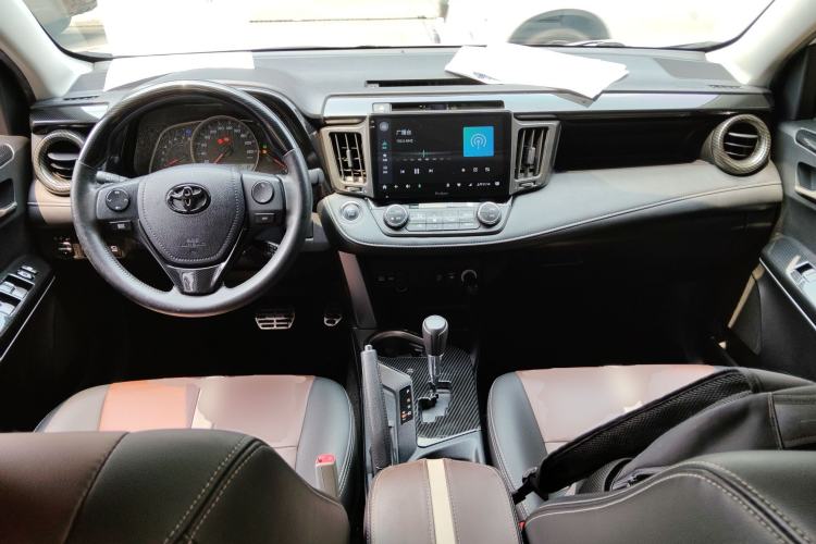 Used Toyota RAV4 2016 2.0L CVT Two-Wheel Drive Fashion Edition China V Standard Center Console