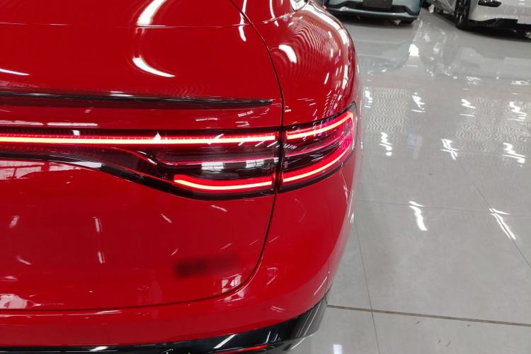 Used Hima Luxeed S7 2024 Ultra Four-Wheel Drive Flagship Edition Right Rear Taillight