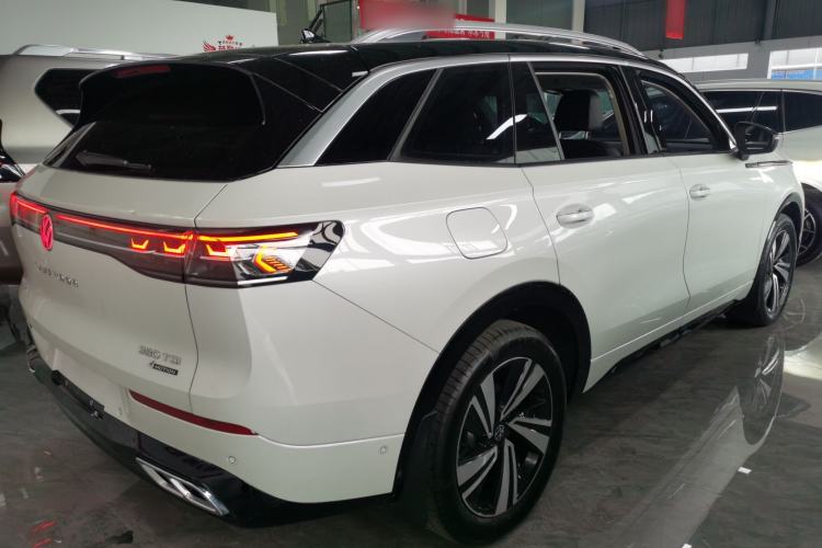 Used Volkswagen Tavendor 2024 380TSI All-Wheel-Drive R-Line Cruise Premium Edition Rear Right 45 Deg