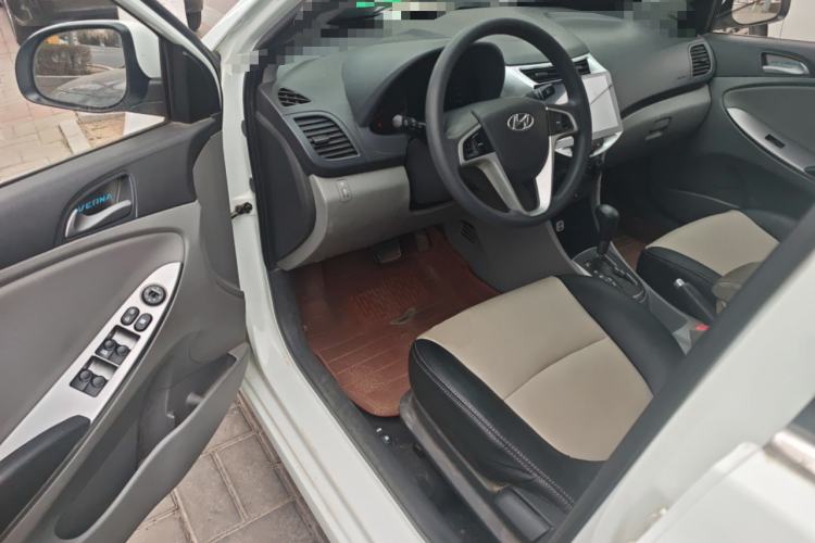 Used Hyundai Verna (older generation) 2014 1.4L Automatic Smart GLS Driver Seat