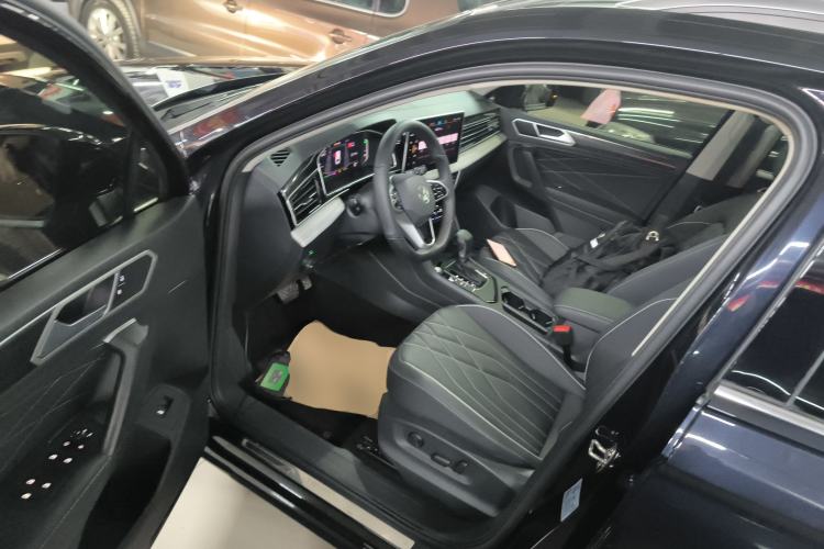 Used Volkswagen Tiguan L 2023 Revised Version 330TSI Automatic Two-Wheel Drive Smart Enjoyment Edition
