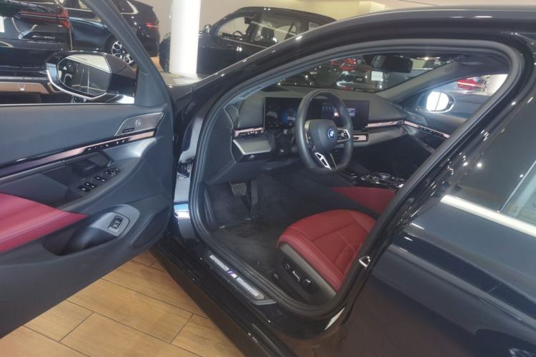 Used BMW i5 2025 eDrive 40L M Sport Package
