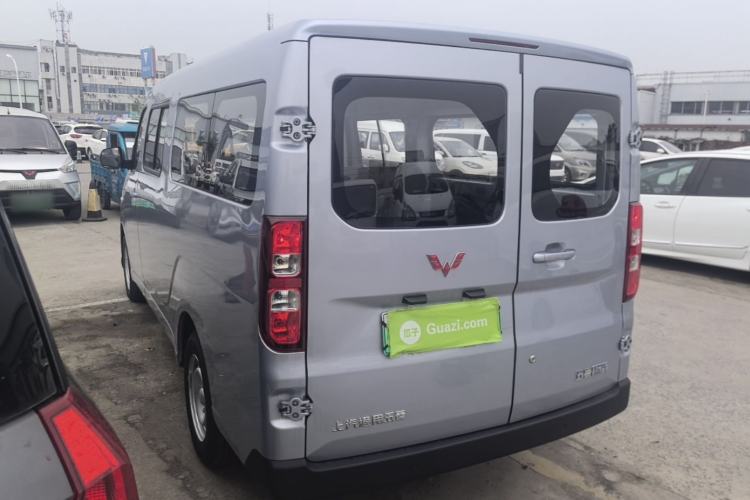 Used Wuling Yangguang 2024 300KM Comfort Version Passenger Van 75kW Exterior 2