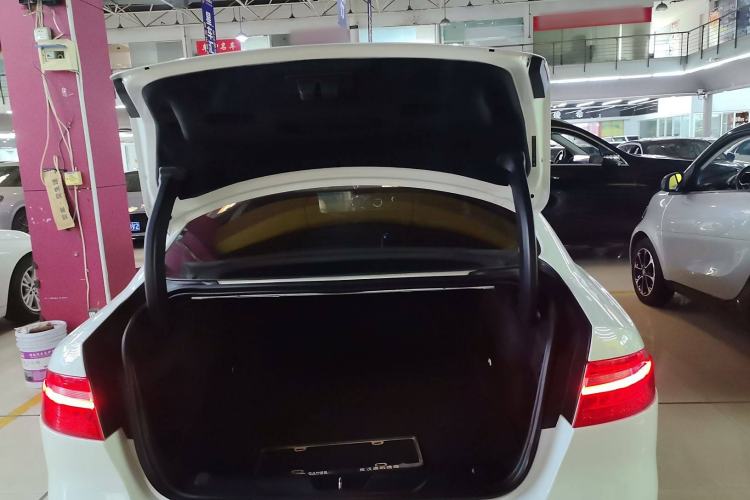 Used Jaguar XE 2017 2.0T 200 PS R-Sport