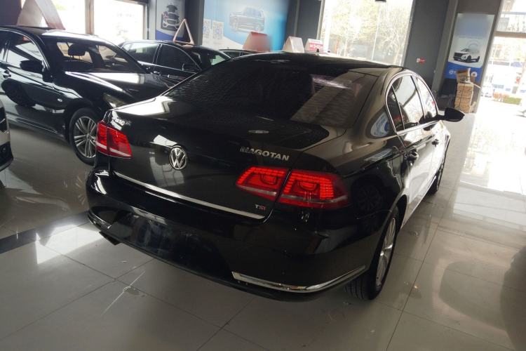 Used Volkswagen Magotan 2015 Facelift 1.8TSI Luxury Model Rear Right 45 Deg