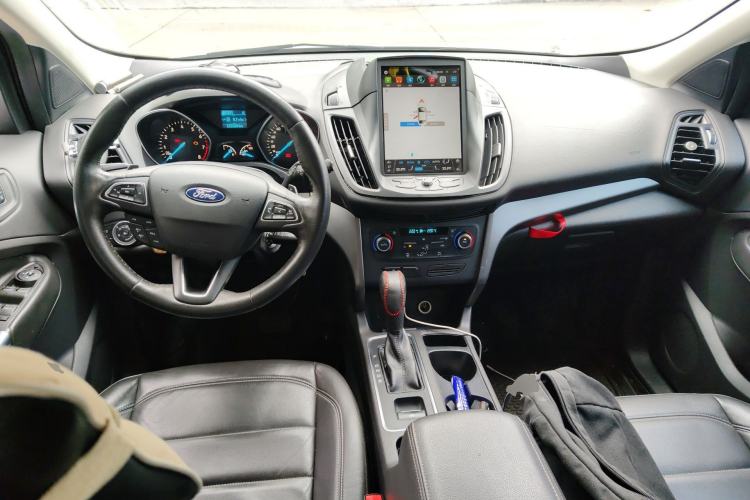 Used Ford Kuga 2017 EcoBoost 180 Two-Wheel-Drive Platinum Edition Center Console