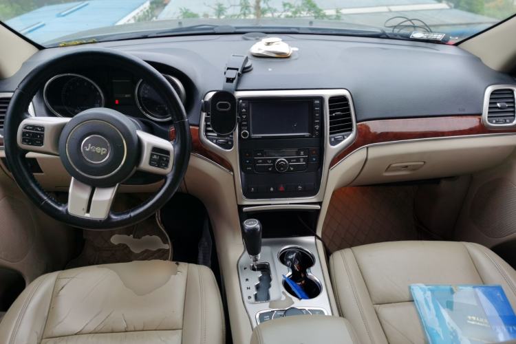 Used Jeep Grand Cherokee 2011 3.6L Luxury Navigation Edition