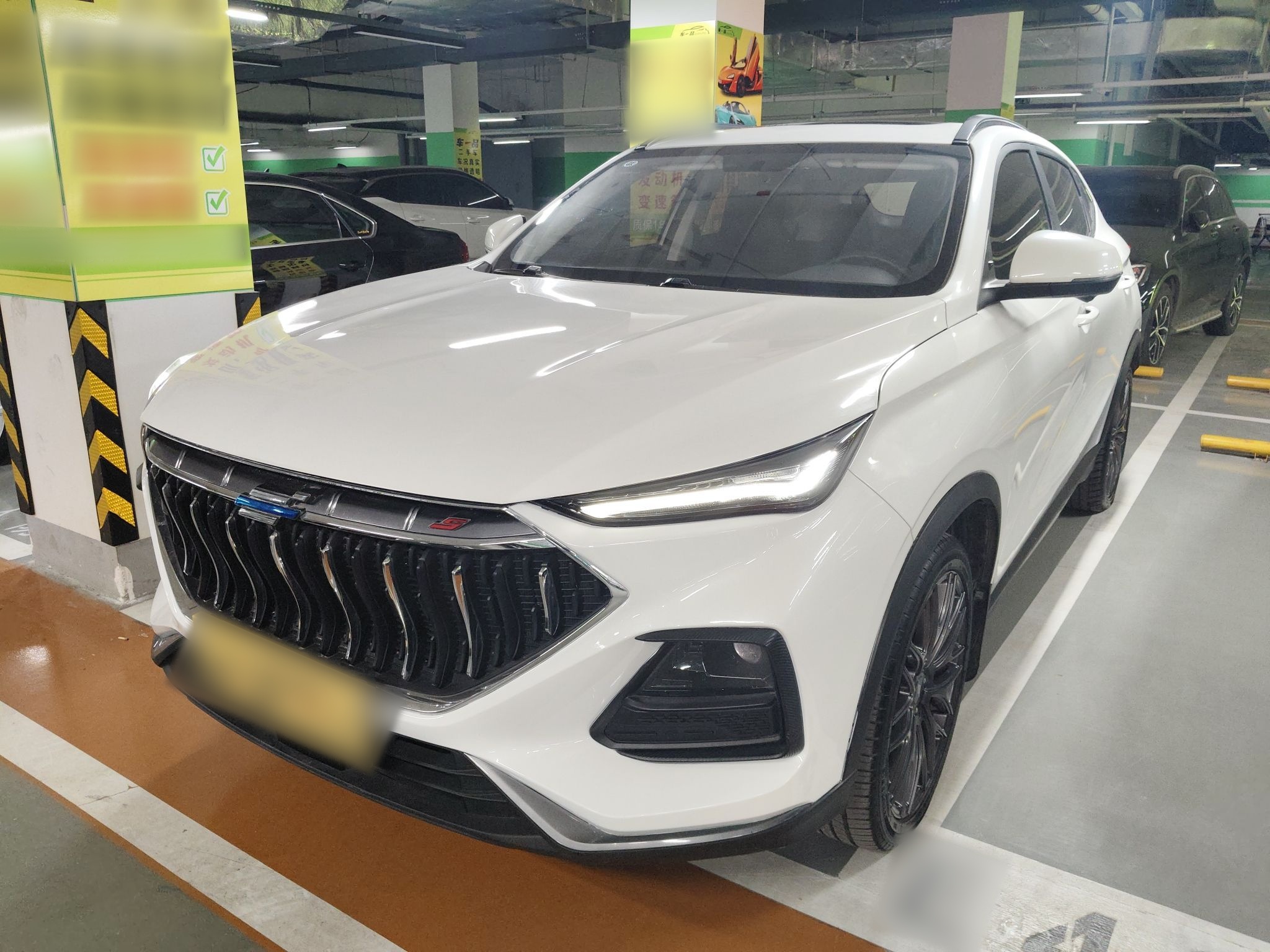 Под передней частью автомобиля