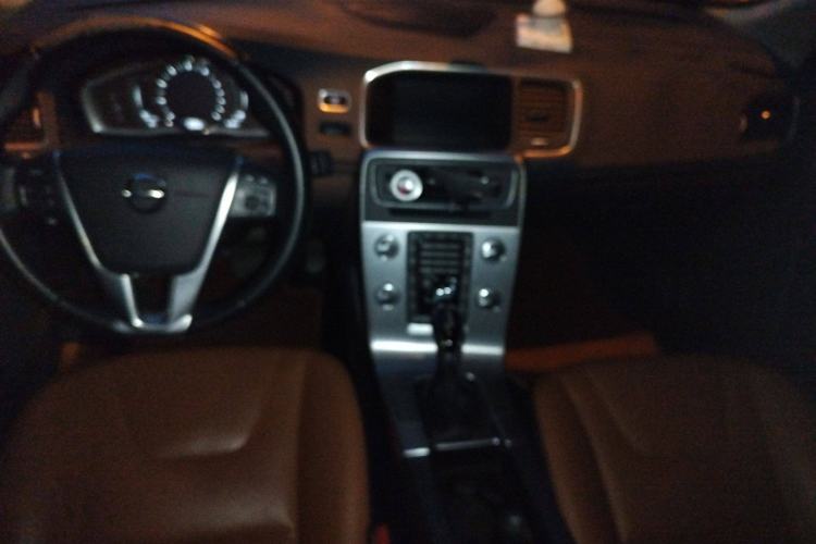 Used Volvo S60 2018 S60L T4 Smart & Ambitious Edition Center Console