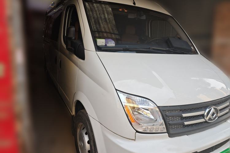 Used SAIC MAXUS Xintu V80 2021 2.0T Manual Classic Aoyuntong 127 PS Mid-axle Mid-roof 6/7/8/9-Seater Front Right 45 Deg