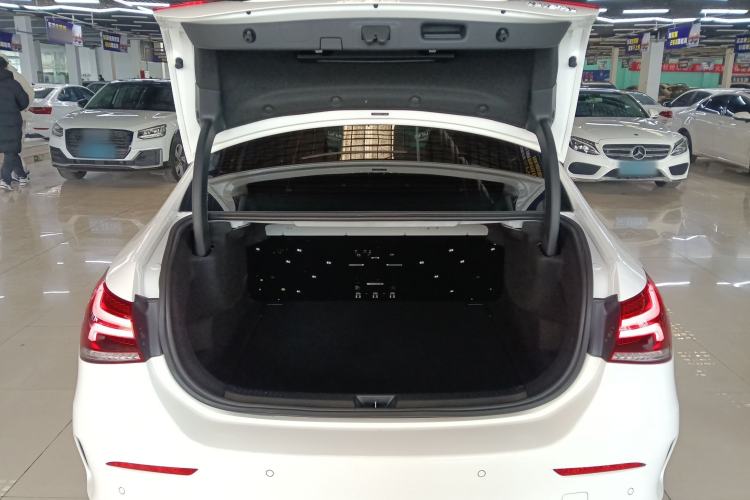 Used Mercedes-Benz A-Class 2022 Revised Version A 200 L Sport Sedan Fashionable Style
