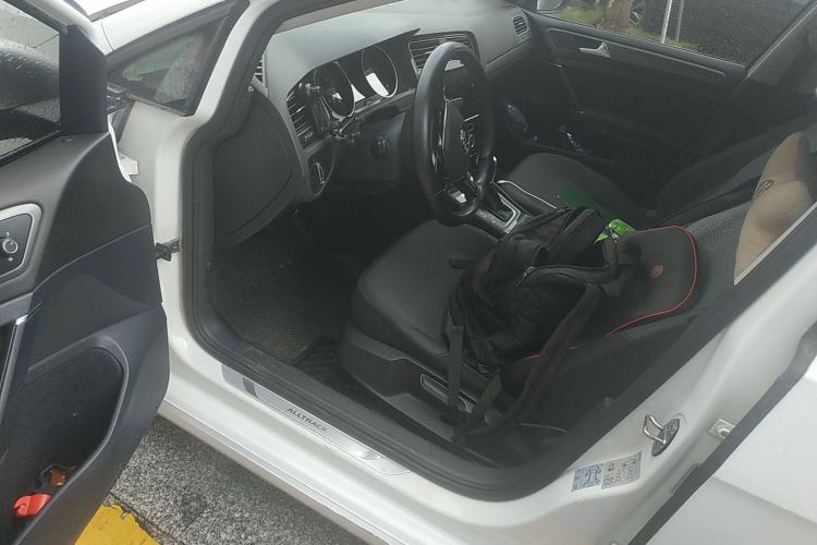 Used Volkswagen Golf 2019 1.8TSI Travel Edition Driver Seat