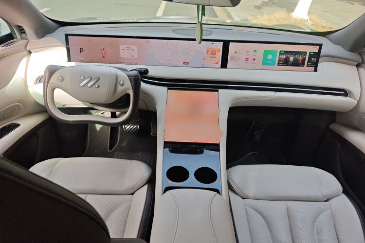 Used IM LS7 2023 100kWh Lux Rear-Drive Version Center Console