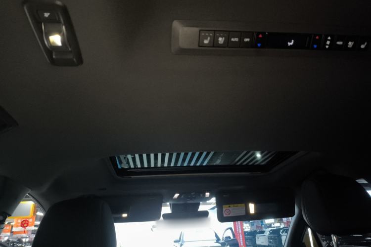 Used Toyota Sienna 2023 2.5L Hybrid Deluxe Edition
