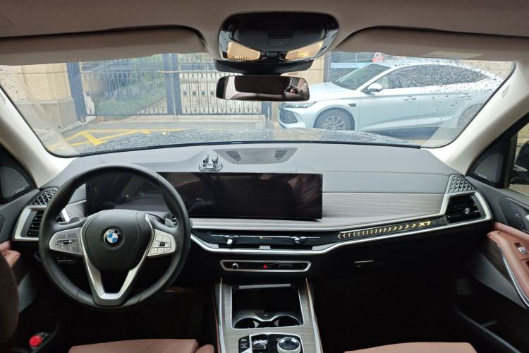 Used BMW X7 2023 xDrive40i Luxury Package with Leading Features
