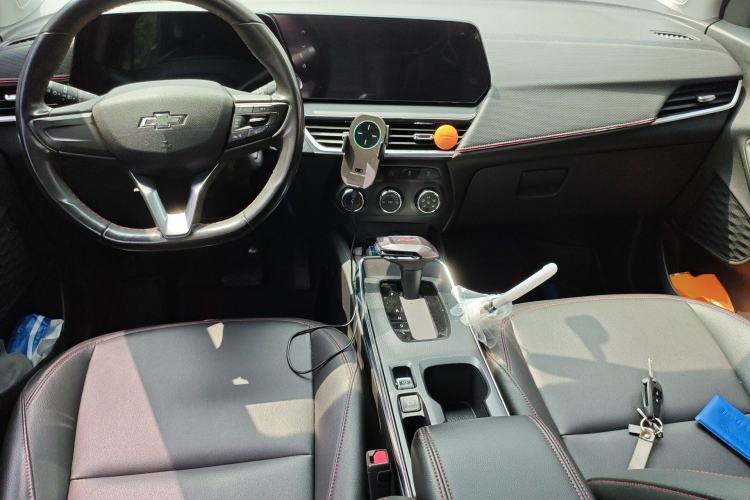 Used Chevrolet Trax 2022 Encore RS 1.5T CVT Cool Center Console