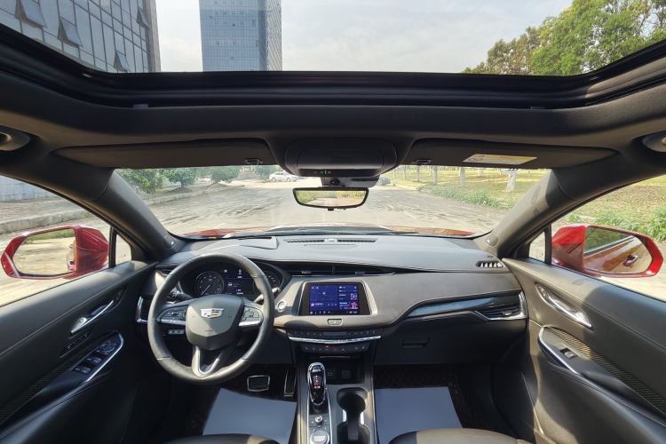 Used Cadillac XT4 2022 28T Four-Wheel Drive Platinum Edition Interior 10