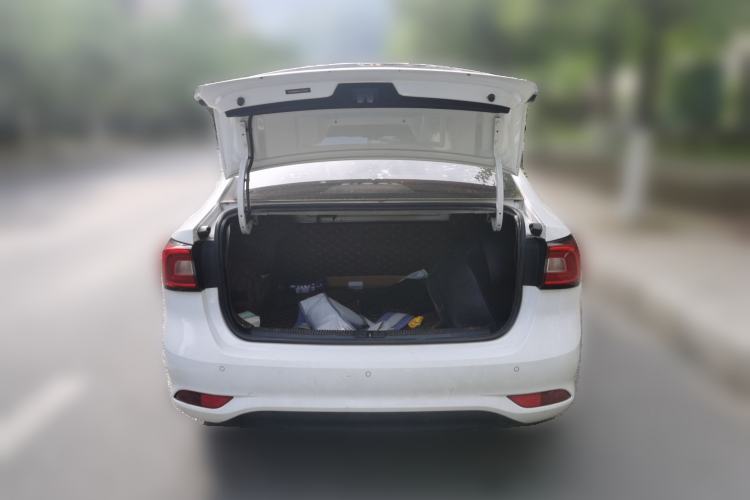 Used Roewe i5 2020 1.5L Automatic 4G Connect Luxury Flagship Edition Trunk