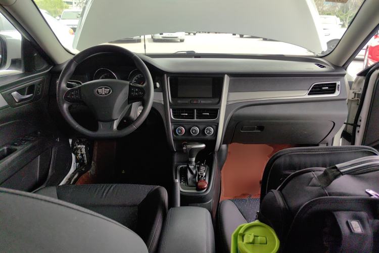 Used Bestune B30 2016 1.6L Automatic Luxury Model Center Console