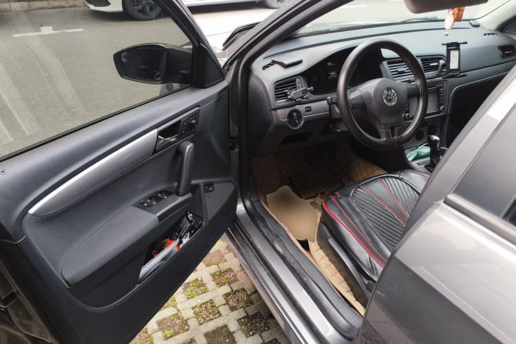 Used Volkswagen Lavida 2013 Revised Classic 1.6L Automatic Fashion Edition
